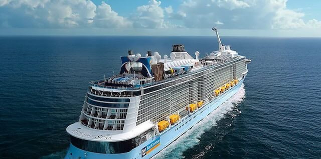 anthem of the seas stern out in the ocean back of ship