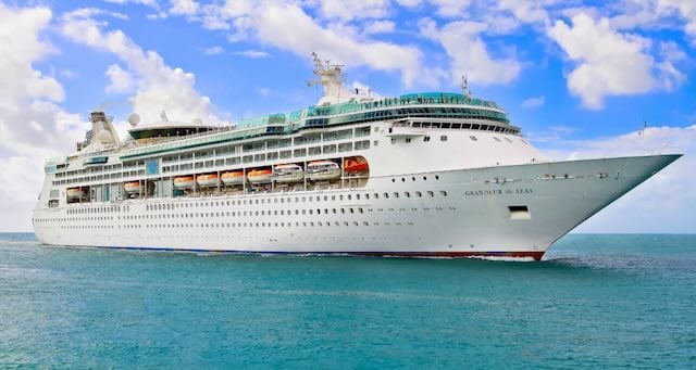 grandeur of the seas royal caribbean at sea
