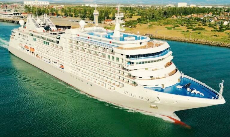 Silver Muse Review - Silversea Silver Muse at sea