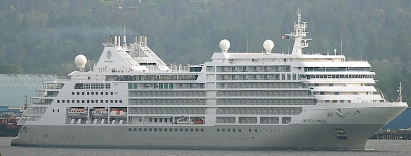 Silver Moon Review: 9 Reasons This Luxury Cruise Stands Out