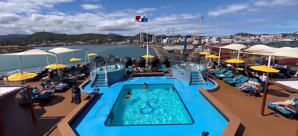 Carnival Splendor - Serenity Area