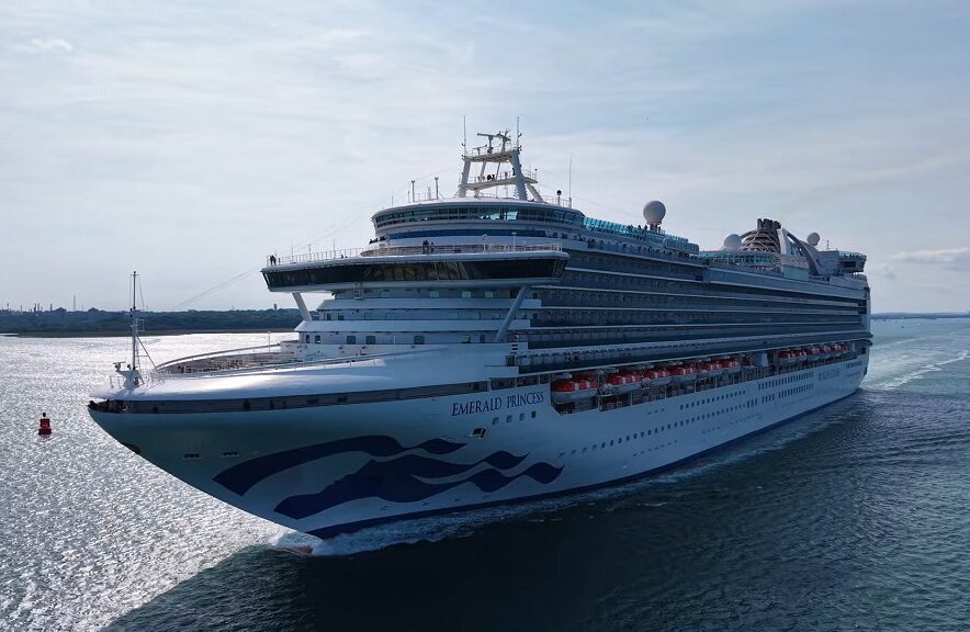 Grand-class cruise ship princess Emerald princess exterior photo