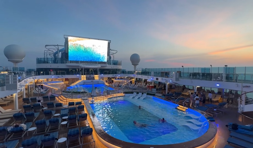 Pool theater princess sun princess