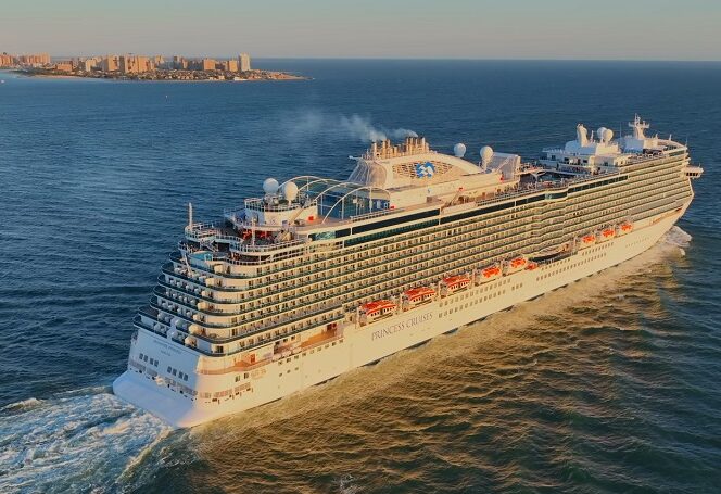 Royal class cruise ship princess enchanted princess exterior photo