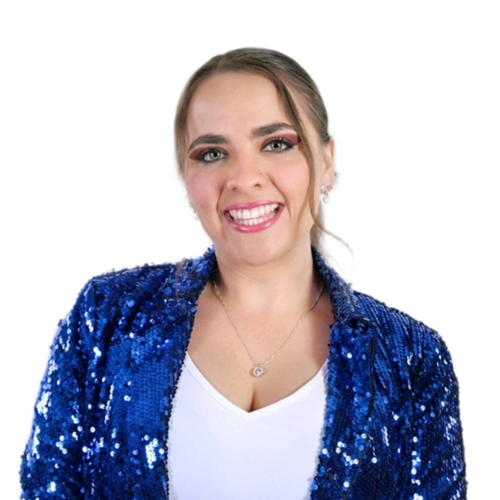 PAOLA SOLORAZANO cruise director