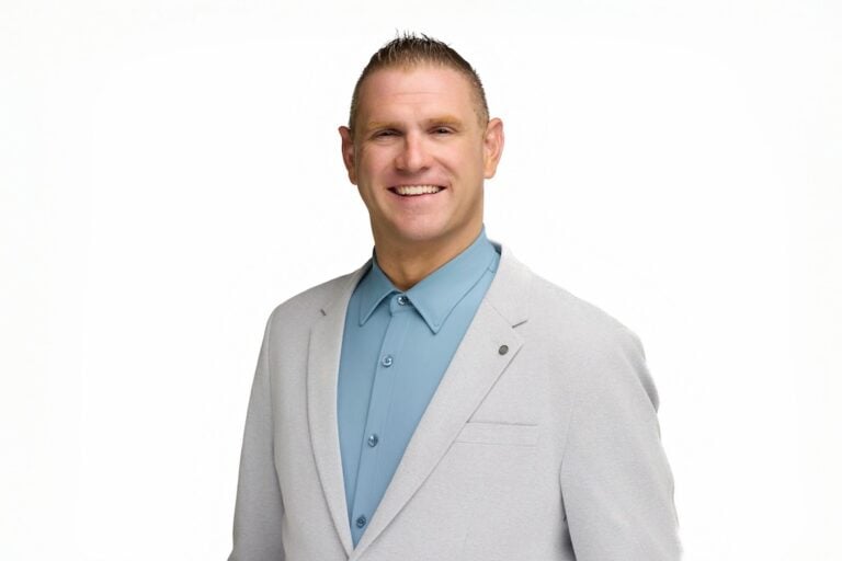 SIMON LONDON CRUISE DIRECTOR