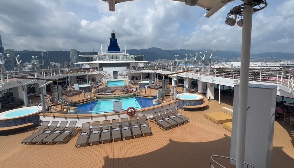 Celebrity Millennium review: Celebrity Millennium Pool deck