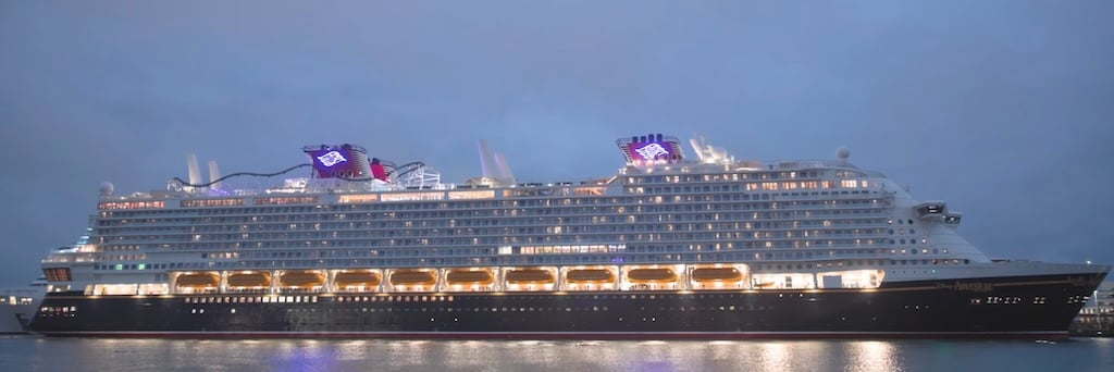 Disney Adventure worlds largest cruise ships cruisesnooze.com
