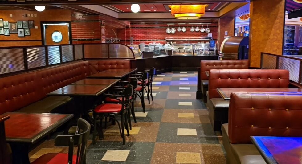 Liberty of the Seas deck plan guide: Liberty of the Seas dining area or connecting room