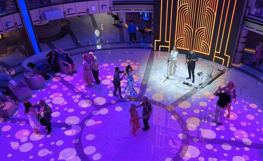 Sun Princess review: Princess Sun Princess entertainment activities at Piazza