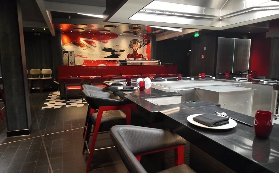 Freedom of the seas Dining guide: Izumi sushi and Hibachi dining area