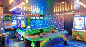 Freedom of the seas for families: arcade area for teenagers