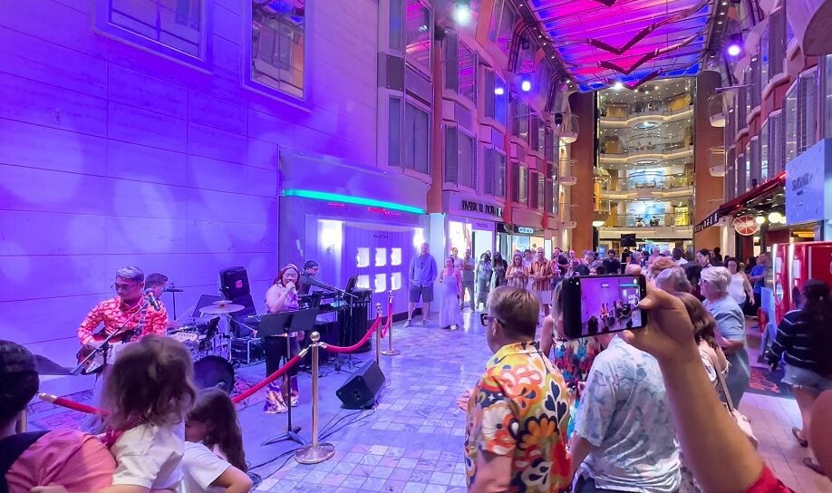 Freedom of the seas worth it: freedom of the seas a lively public space of nightlife for live music show