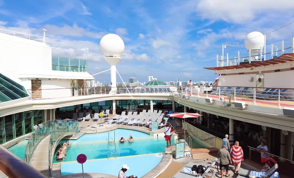 Things to do on Freedom of the Seas: quite solarium area for adults
