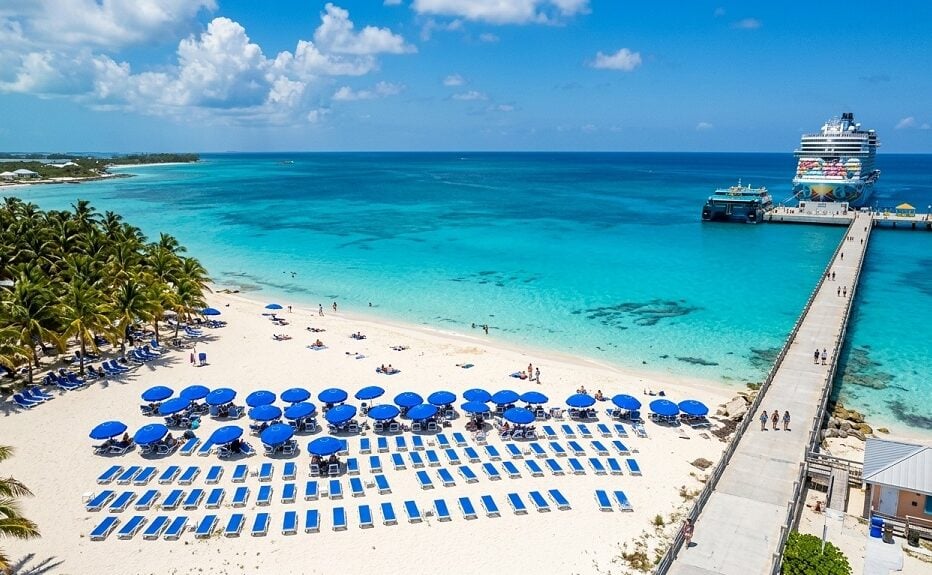 Bimini Bahamas Cruises: Aerial drone view of Bimini Bahamas Beach area