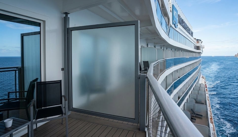 Cruise ship secrets—balcony divider Glass
