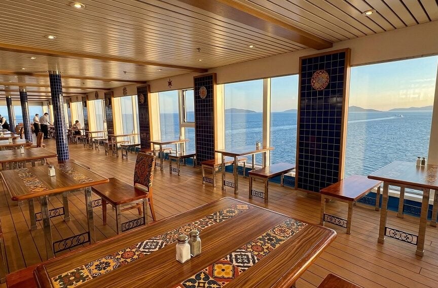 Carnival Miracle Review: Carnival Miracle Ocean view Dining Area