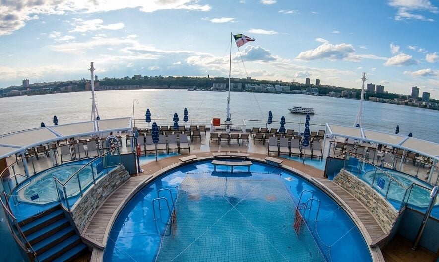 Carnival Venezia Review: Carnival Venezia pool side