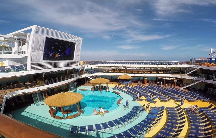 Carnival Vista Review: Carnival Vista Pool Deck