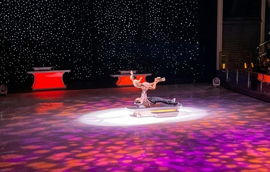 Roya Caribbean Ice Skating: Ice skating on Royal Caribbean
