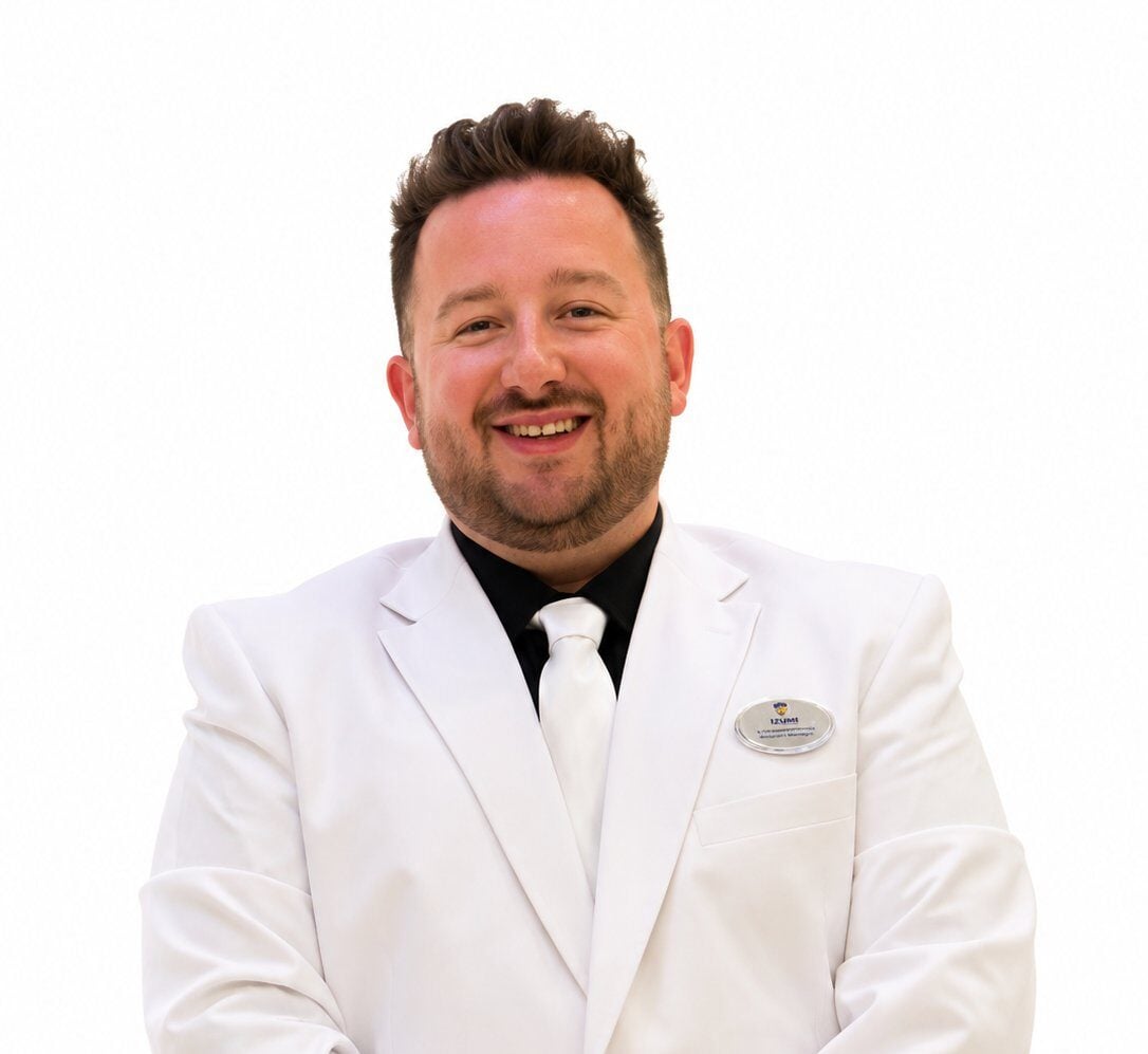 Adam Donaldson Cruise Director: Bio, Royal Caribbean Schedule, Ships & Guest Honest Reviews 2026