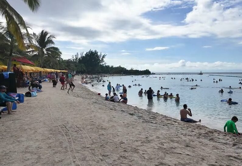 Isla Tropicale Mahogany Bay Island Beach area