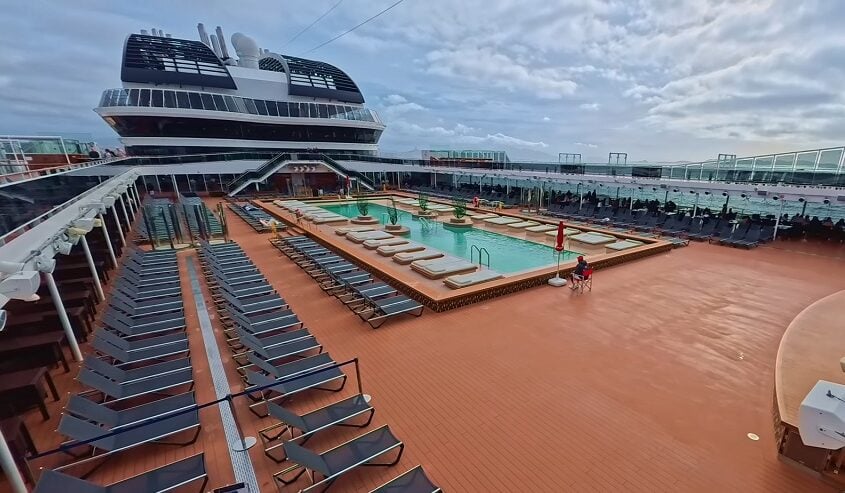 MSC Grandiosa pool deck