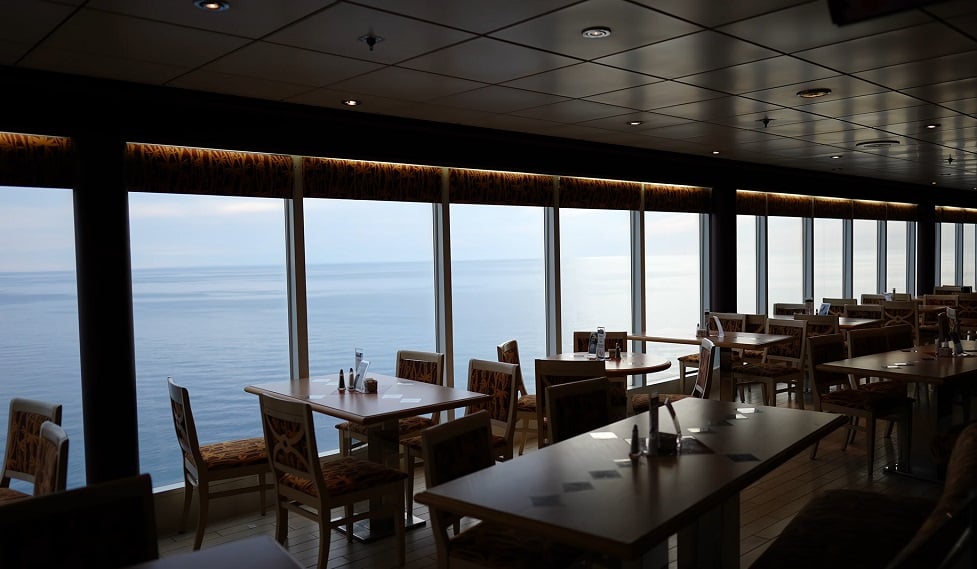 MSC Sinfonia yacht club top sail lounge
