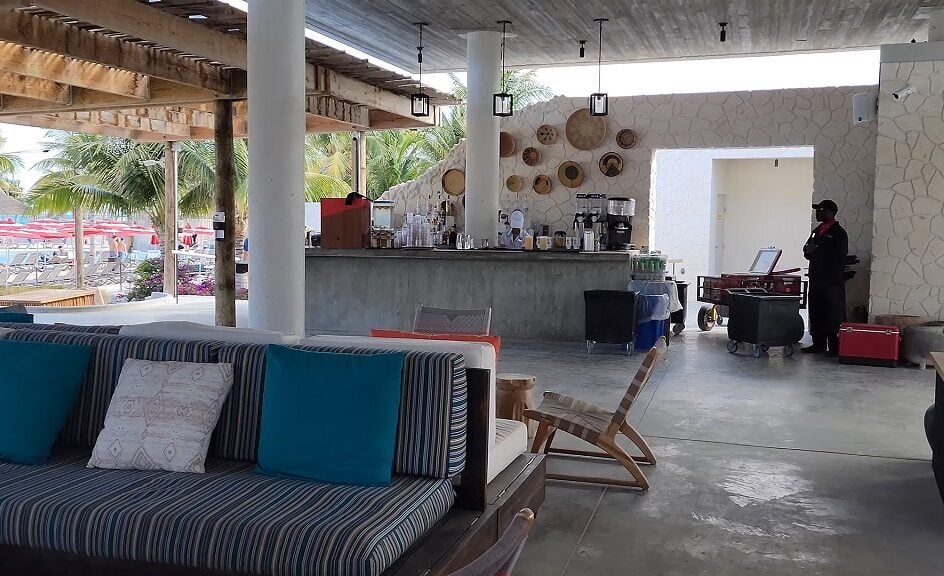 The Beach Club at Bimini Drink Bar