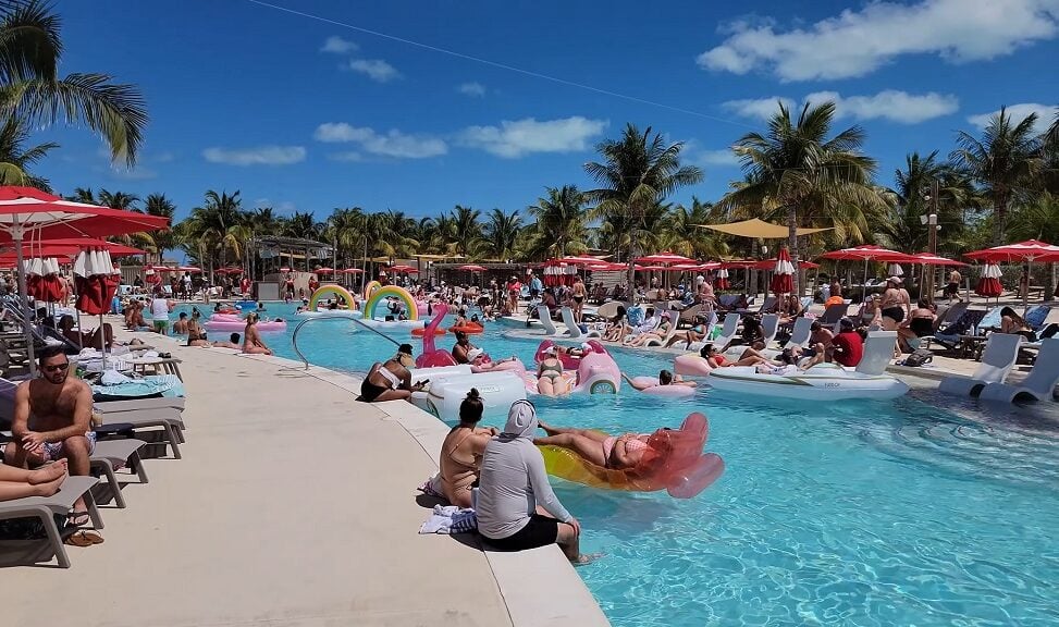 The Beach club t bimini pool area