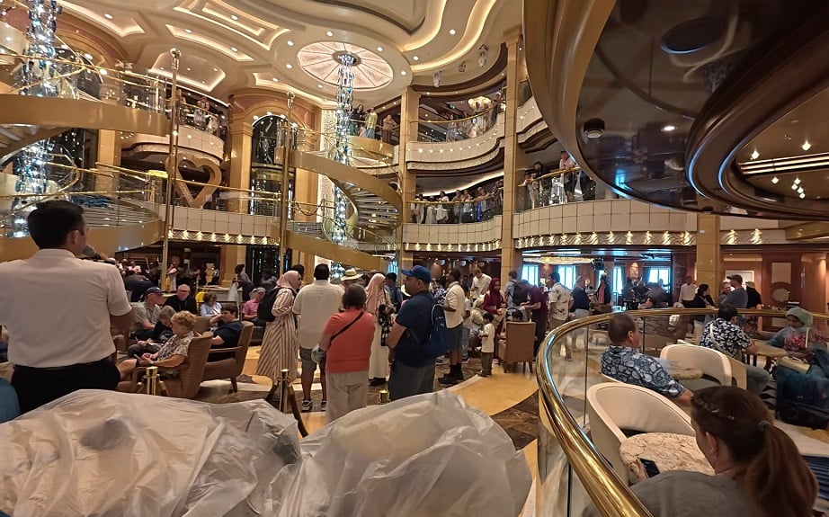 Enchanted Princess Water leak Incident Santorini Crowd at atrium