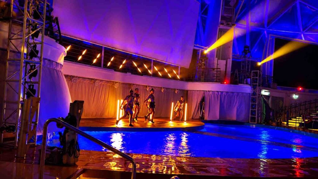 Royal Caribbean cruise ship Wonder of the seas Aqua Theater - Reasons not to choose Royal Caribbean 