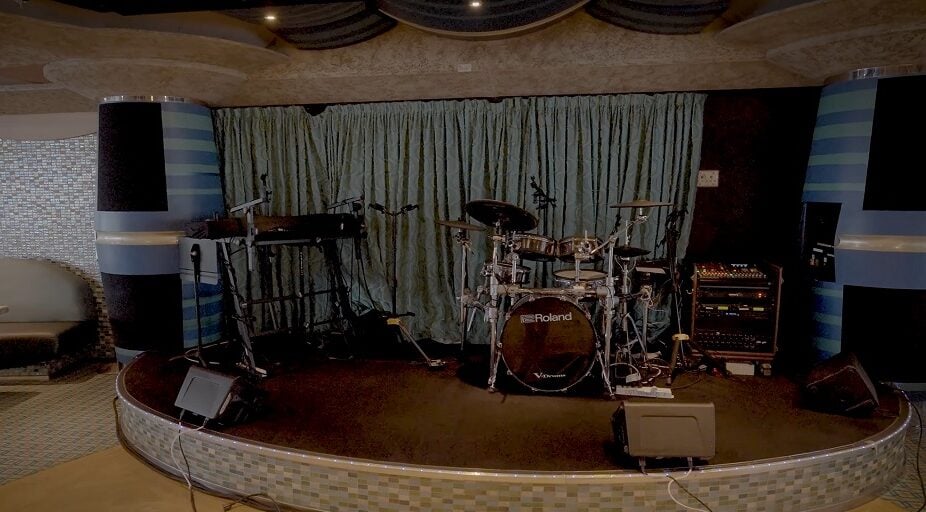Carnival Live music