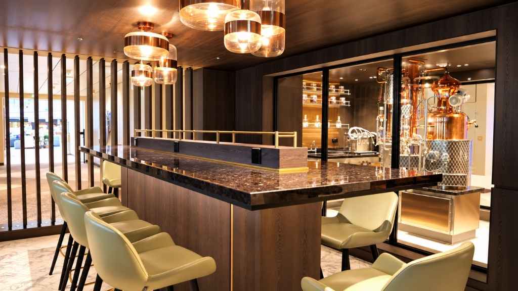 P&O Cruise Ship Drink Bar