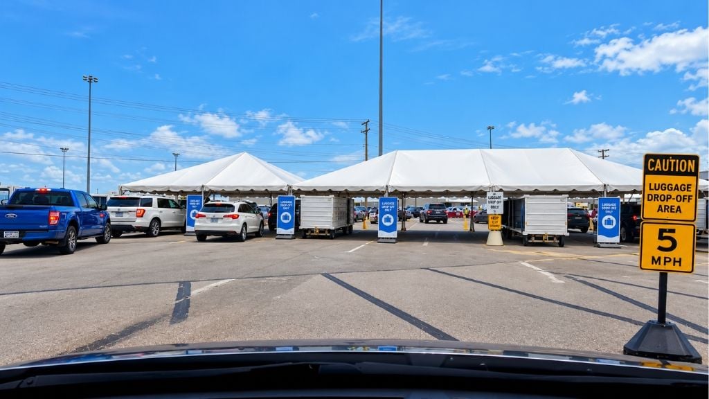 Port of Charleston Cruise Parking - Luggage drop off area