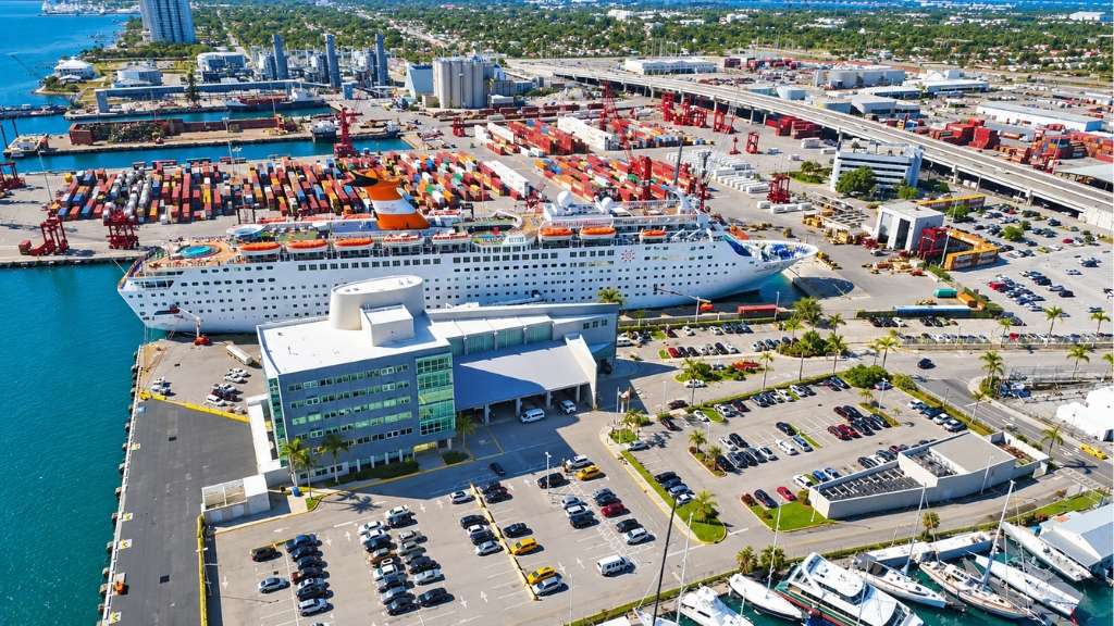 Port of Palm Beach Parking - Port of Palm Beach onsite parking view